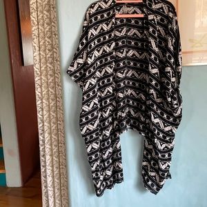 Kimono style black and white sz M